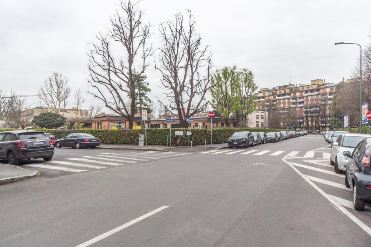 Apartamento Easylife - Lussuoso Trilocale Con Balcone E Vasca Idromassaggio In Zona Barona